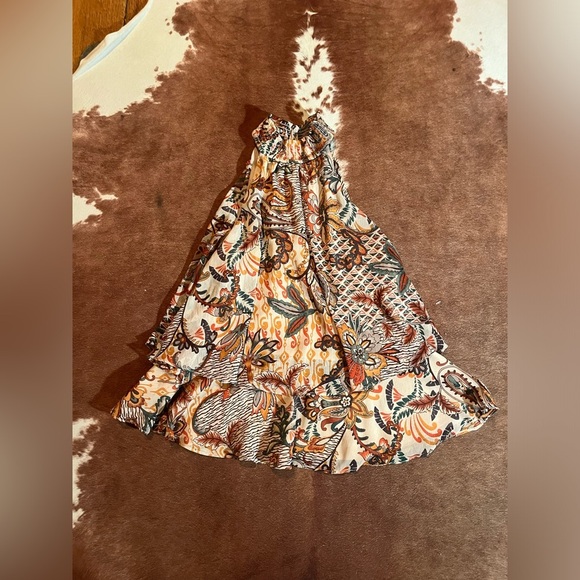 CeCe boutique halter top 
size medium 
No flaws - Picture 1 of 6